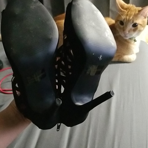 Heels - Picture 5 of 7